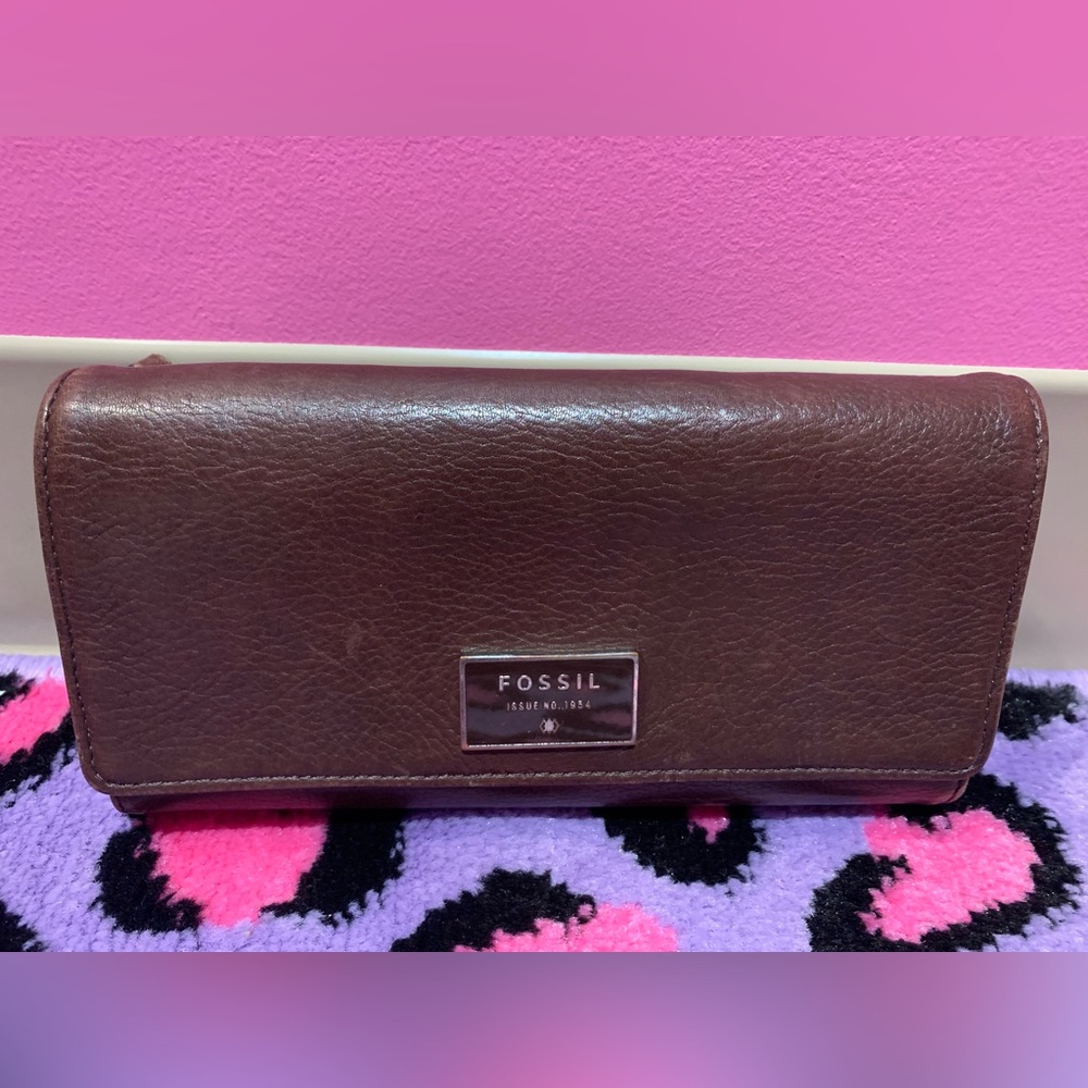 Fossil Large Dark Brown Leather Wallet with metal tin